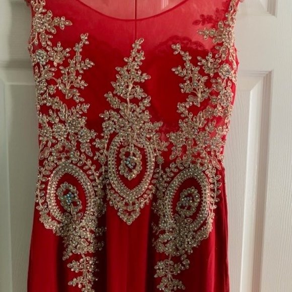 I'm selling a formal gown. Also got married in it - Picture 7 of 8